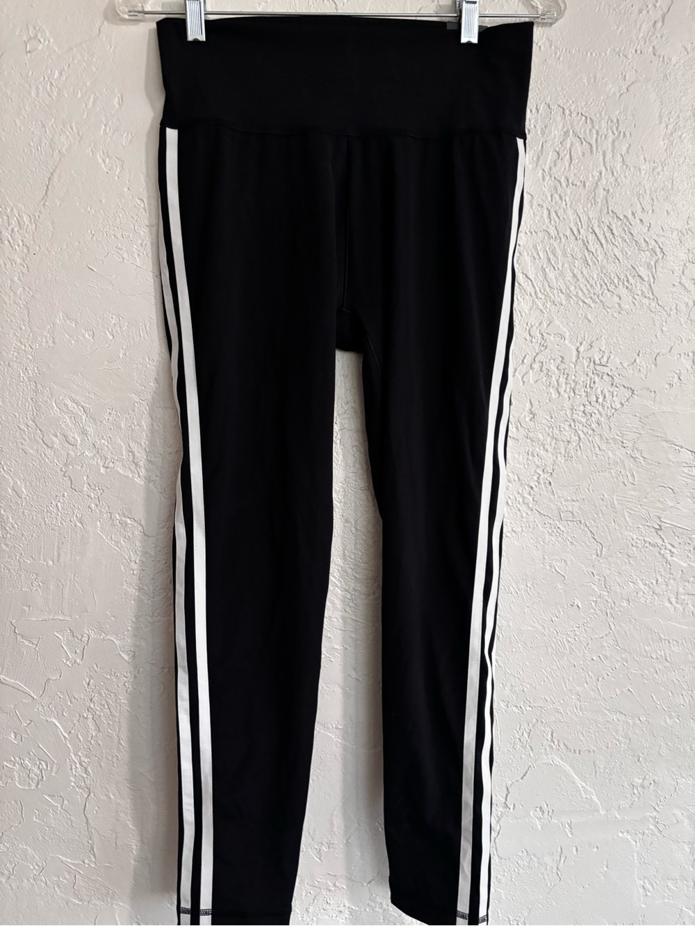 Adidas Black 2 Stripe High Rise Tight fit 7/8 Leggings Women’s Large NWT
